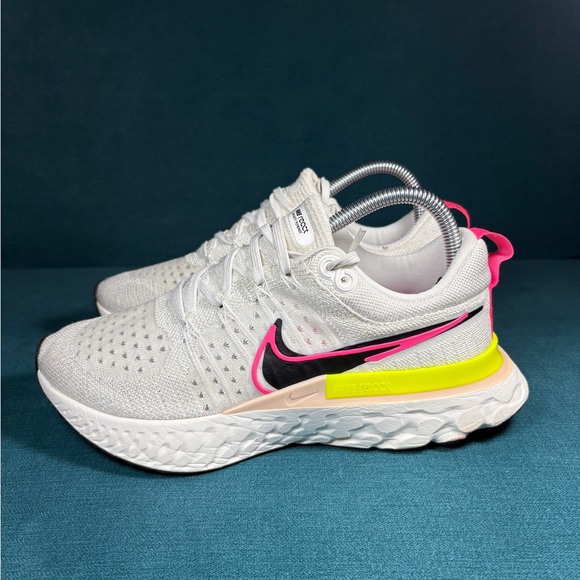 Size 8 - Women’s Nike React infinity Run Flyknit shoe - Picture 1 of 9